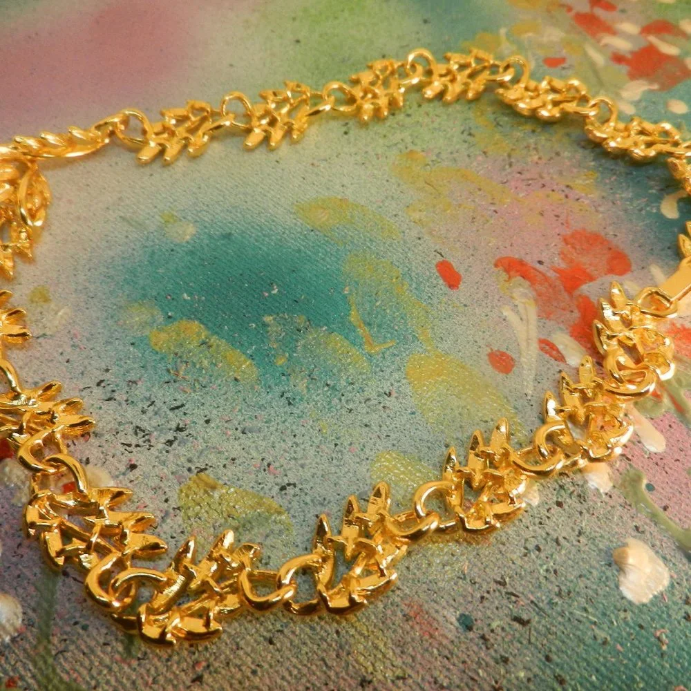 VTG chunky gold naturecore necklace monochrome metallic gold tone leaves choker